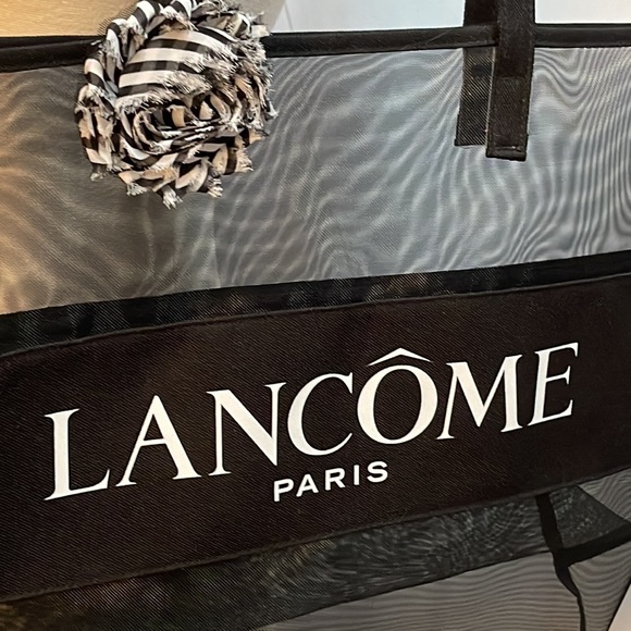 Lancôme Paris Black Sheer Bag with Black & White Camilla Flower - Picture 3 of 5